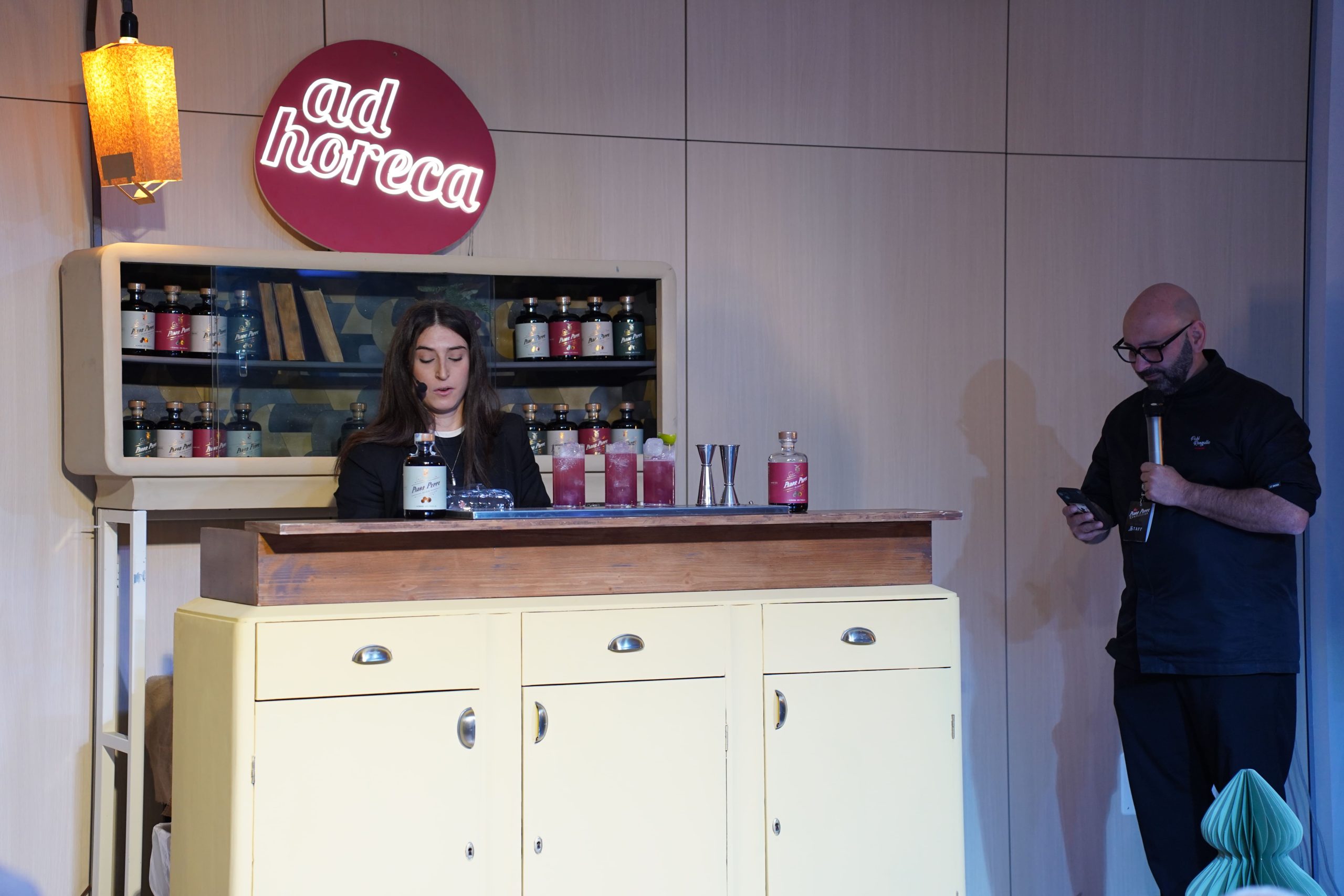 Un Bartender in azione durante la competizione